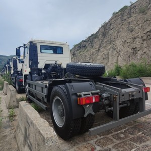 Camion tracteur SINOTRUK HOWO 6x4 371HP en bon état, camion tracteur HOWO à bas prix à vendre - Product Image 4