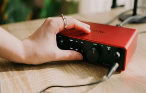 Interface audio USB Focusrite <span class=keywords><strong>Scarlett</strong></span> <span class=keywords><strong>2i2</strong></span> 4e génération 2 entrées/2 sorties 120 dB Mode Air Gain automatique pour l'enregistrement, les podcasts et le streaming - Product Image 5