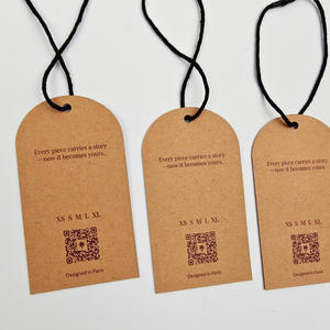 Etiquetas Colgantes Ecológicas de Papel Kraft de Lujo Reciclado Personalizadas con Acabado en Relieve y Logotipo Impreso en Serigrafía para Bolsas de Ropa y Zapatos - Product Image 3