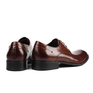 Chaussures habillées en cuir imperméables à enfiler pour hommes, style brogue pointu, avec semelle en caoutchouc antidérapante, respirantes et soutien de la voûte plantaire, idéales pour le bureau et la carrière - Product Image 3