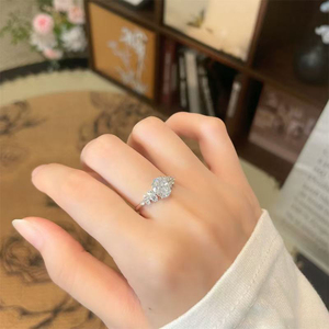 Bague Solitaire de Fiançailles pour Femme en Or Blanc 18K Plaqué, Grand Carat, Amour Éternel, Ornement de Mode Polyvalent, Fabriquée en Laboratoire - Product Image 4