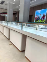 Meubles de présentation pour magasin, étagère murale LED pour lunettes, présentoirs optiques en bois, matériau MDF pour utilisation en centre commercial, vitrines optiques