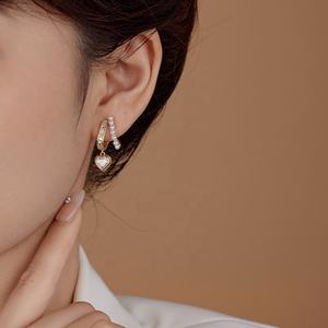 ต่างหูมุกเทียมทองแดงทรงเรขาคณิตทันสมัยสวยงาม ดีไซน์หรูหรา เหมาะสำหรับเป็นของขวัญ - Product Image 4