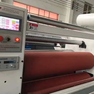 Máquina de laminación automática de <span class=keywords><strong>pegamento</strong></span> caliente PUR para paneles de pared planos, papel tapiz <span class=keywords><strong>con</strong></span> textura de tela, color sólido, efecto piel y mármol. - Product Image 2