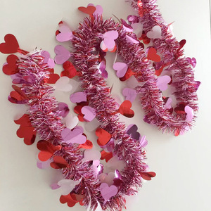 Guirnalda de Corazones Metálicos Rojos, Rosas y Blancos para Decoración de San Valentín y Navidad, para Interiores y Exteriores, Bodas y Hogar - Product Image 4