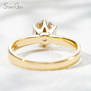 แหวนเพชรทรงกลมเจียระไนแบบบริลเลียนท์ 1 กะรัต 6.39 มม. เพชรเลี้ยงในห้องปฏิบัติการ ทองคำแท้ 18K สีเหลืองทอง แหวนหมั้นแบบโซลิทาร์สุดหรูสำหรับทั้งชายและหญิง - Product Image 4