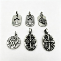 Collier transfrontalier vintage en alliage électroplaqué avec pendentif goutte d'eau, croix, épée, insigne de scout et fleur-de-lis, style classique