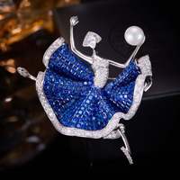 Broche de luxe légère entièrement sertie de diamants, motif ballerine, perle d'eau douce élégante et raffinée, accessoire polyvalent pour femme