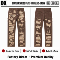 Jean en denim marron délavé personnalisé 420 g/m² avec panneaux effilochés, doublure en sergé pâle, fermeture boutonnée, rivets, pantalon en denim streetwear OEM ODM