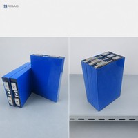 Cellule prismatique LiFePO4 3,2 V 27 Ah, batterie à décharge profonde 3000 cycles pour stockage d'énergie solaire et chariot élévateur électrique