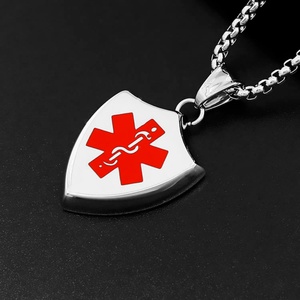 Pendentif Bouclier en Acier Inoxydable Gravé Poli Miroir pour Homme, Collier Personnalisé avec Logo en Argent et Or - Product Image 6