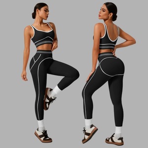 Completo Sportivo da Donna Senza Cuciture per Yoga e Fitness, Reggiseno Sportivo Sexy con Schiena Scoperta e Leggings Modellanti con Strisce Laterali - Product Image 4