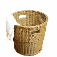 Panier de rangement en rotin beige en plastique durable avec poignées découpées, idéal pour les vêtements à la maison, les serviettes d'hôtel et l'organisation de la lessive