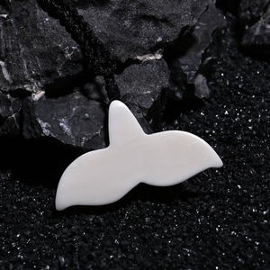Ciondolo a Coda di Pesce in Osso di Yak Intagliato a Mano GX038, Gioiello Etnico Maori della Nuova Zelanda, Amuleto Totemico Primitivo per Hawaii - Product Image 3