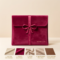 Pochette en daim personnalisée avec logo de marque, fournisseur d'usine en gros, pochette d'emballage pour bijoux en velours avec rabat et décoration en ruban de satin