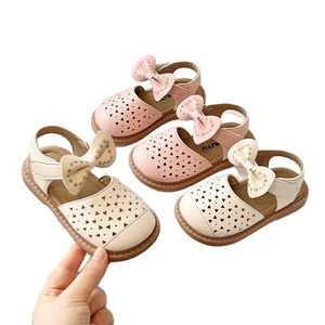 Sandales unies à bout ouvert pour filles, sandales à semelle souple avec nœud brodé pour filles - Product Image 1