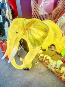 Sculpture d'éléphant artistique en résine avec éclairage LED pour parcs extérieurs, jardins et rues, affichage lumineux paysager - Product Image 1