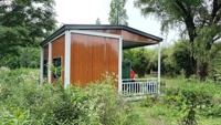 Maison conteneur préfabriquée détachable à faible coût avec design moderne, caractéristique respirante, appartement/ferme, avec terrasse