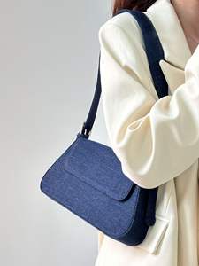 Sac fourre-tout décontracté en jean tendance pour l'été avec fermeture éclair et chaînes pour femmes - Product Image 2