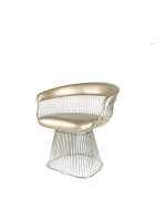 Fauteuil lounge moderne en similicuir marron avec structure en métal chromé pour salon et hôtel.