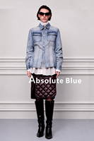 Jaket Kemeja Denim Wanita Model Vintage Warna Medium Wash dengan Aksen Kerut, Saku Tempel, Potongan Regular, Kancing Formal, dan Gaya Kasual