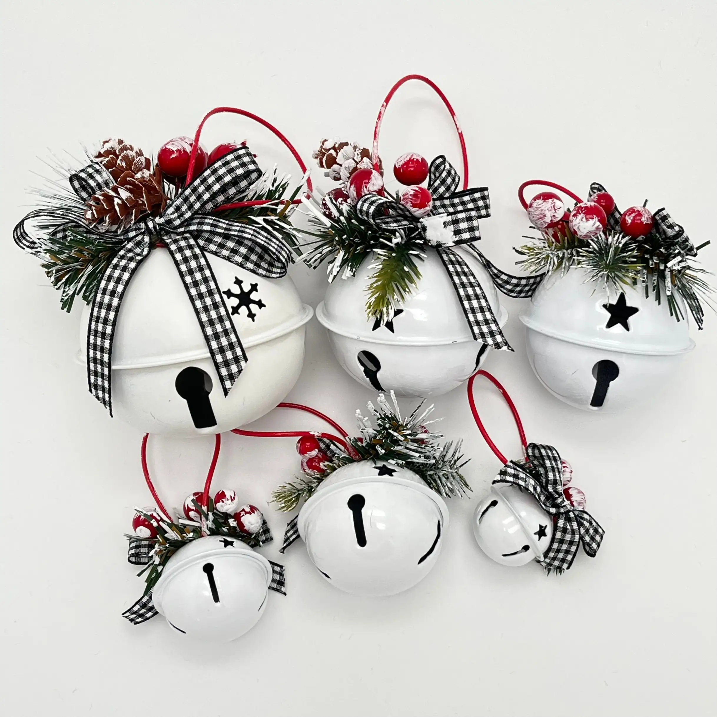 Factory Supplier New Brand Multicolor christmas hanging bell with pinecone red berry Ornaments