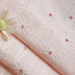 Tissu en coton imprimé avec broderie florale - Product Image 4
