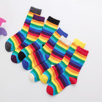 Chaussettes fantaisie en coton pour femmes, motif rayé, dessin animé, arc-en-ciel, style coréen, vente en gros 2026