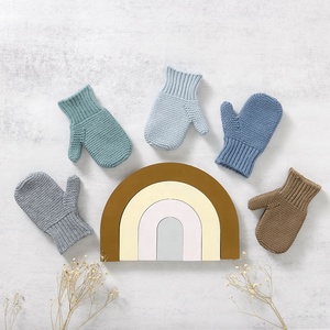 Vente en gros de mitaines tricotées chaudes d'hiver pour bébé Chaussons et mitaines pour bébé au crochet Ensemble de 2 pièces - Product Image 5