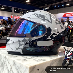 Casco de motocicleta modular abatible con doble visera interior, alerón aerodinámico y forro extraíble para motociclismo urbano. - Product Image 6
