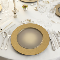 Assiettes de présentation de luxe dorées de 13 pouces en gros pour mariage, motif personnalisé, réutilisables, durables, pour la décoration de fêtes à domicile et d'événements de mariage
