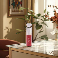 Tube de brillant à lèvres avec logo Love, flacon vide en plastique pour maquillage, emballage à vis anti-déversement, personnalisable avec logo