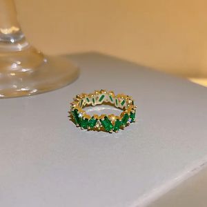 Vente en gros de bagues en laiton plaqué or 18 carats, tendance, zircon, cristal vert diamant, bagues de mode pour les filles et les femmes - Product Image 4