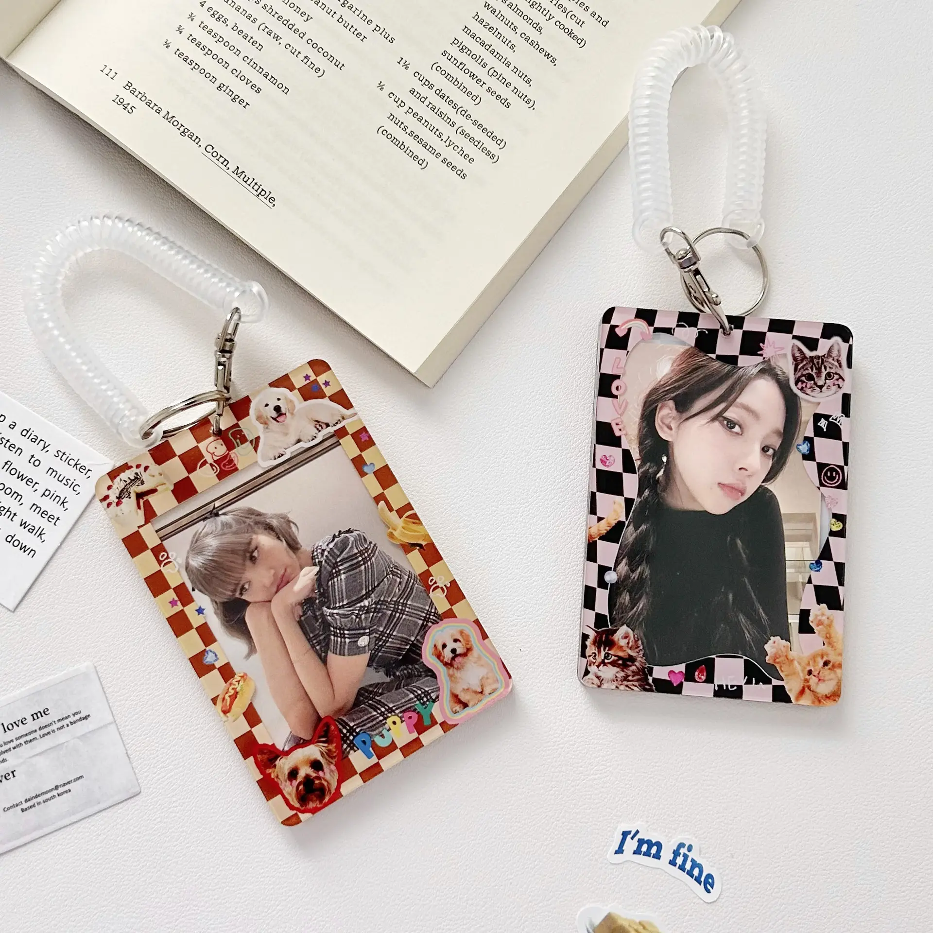 Porte-clés porte-cartes photo en acrylique cadre mignon Kpop avec chaîne à billes