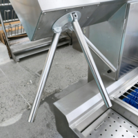 Station d'hygiène alimentaire personnalisable : Lave-chaussures, désinfection des mains et portique d'accès