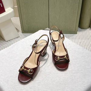 Zapatos de tacón alto Horsebit con punta cuadrada, de cuero vacuno marrón, tacón grueso, suela de cuero genuino italiano, sandalias retro elegantes y a la moda. - Product Image 2