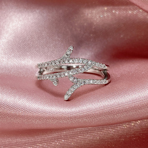 Anello Minimalista di Lusso, Gioiello da Dito alla Moda per Donne, Stile Vintage, Anello da Indossare Ogni Giorno - Product Image 1
