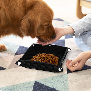 Alfombrilla de entrenamiento 2 en 1 para lamer con orificios para tratar el entrenamiento basado en recompensas - Product Image 1