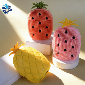 Brosse de bain en silicone ananas, forme ovale colorée, brosse de massage douce pour la peau, pour le bain - Product Image 1