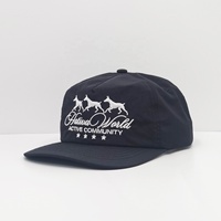Topi Snapback 5 Panel Unisex Berkualitas Tinggi Tanpa Struktur Warna Hitam Bahan Nilon dengan Logo Bordir, Model Sporty dan Profil Rendah