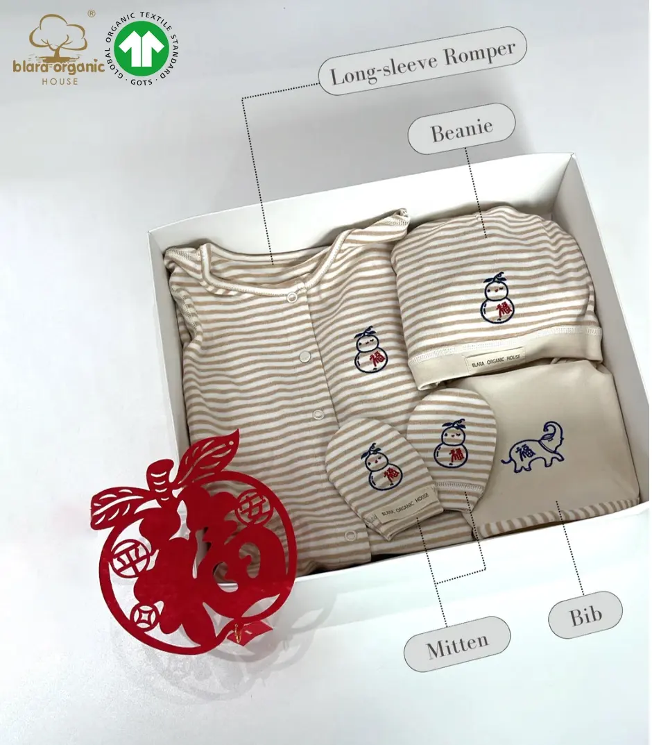 ब्लारा लिमिटेड संस्करण चीनी नव वर्ष उपहार पैकेजिंग सेट 4 पैक बेबी रोम्पर, बेनी, दस्ताने और कढ़ाई के साथ बिब में