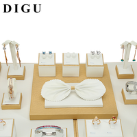 DIGU fabricant cuir blanc bijoux affichage anneau collier bijoux affichage pour salon boucles d'oreilles présentoir support