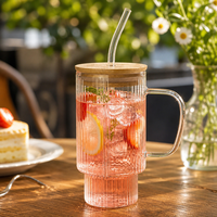 Mug en verre côtelé vertical de 350 ml avec poignée, couvercle en bambou et paille en verre – Tasse vintage transparente pour café glacé, jus, thé et autres boissons