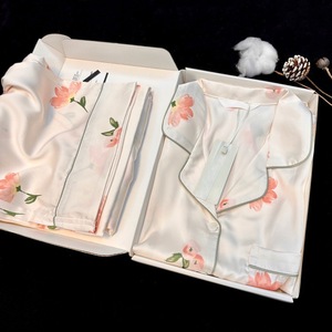 Ensemble de pyjama de luxe en soie glacée pour femme - Haut à manches courtes et short à col carré - <span class=keywords><strong>Origine</strong></span> Guangdong - Vente en gros - Product Image 4