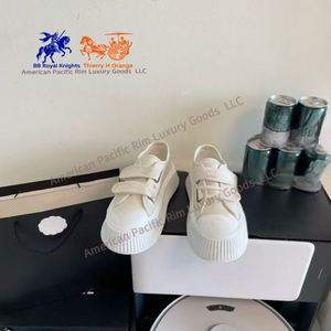 Chaussures plates décontractées classiques en toile pour femmes, confortables et respirantes, pour toutes les saisons, avec fonction lumineuse, style Chanel. - Product Image 4