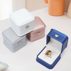 Joyero Rectangular de Plata de Lujo Personalizado con Forro de Terciopelo de Cuero PU Patrón Cuadrado Color Personalizado y Cajas de Exhibición - Product Image 6