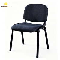 Chaise empilable durable en tissu noir avec structure métallique ergonomique moderne pour bureau scolaire, chaise de réception pour salle de formation, certifiée CE