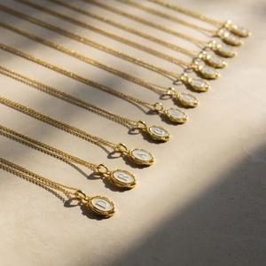 Colliers et bracelets tendance en acier inoxydable plaqué or massif 14 carats, résistants à l'eau et anti-ternissement, avec breloques A-Z pour femmes - Product Image 4