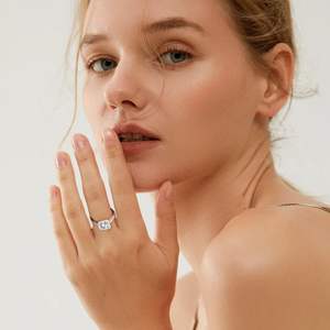 Anello con perla placcata: splendido design a tre cerchi per fidanzamento, matrimonio e promessa, con una pietra principale da 6,5 mm. - Product Image 3