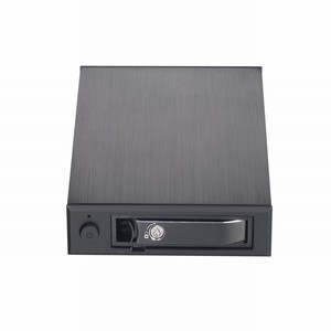 Soporte SATA/SAS empresarial de 2,5 "| Se instala en una bahía de disquete de 3,5" | Función segura de intercambio en caliente | Oferta de precalentamiento de Star Trade - Product Image 1